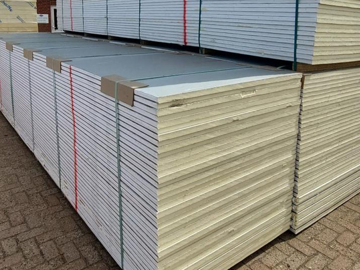PIR isolatieplaat, 30mm, v.v. rechte kanten, afmeting 6000x1200mm (B-keus)