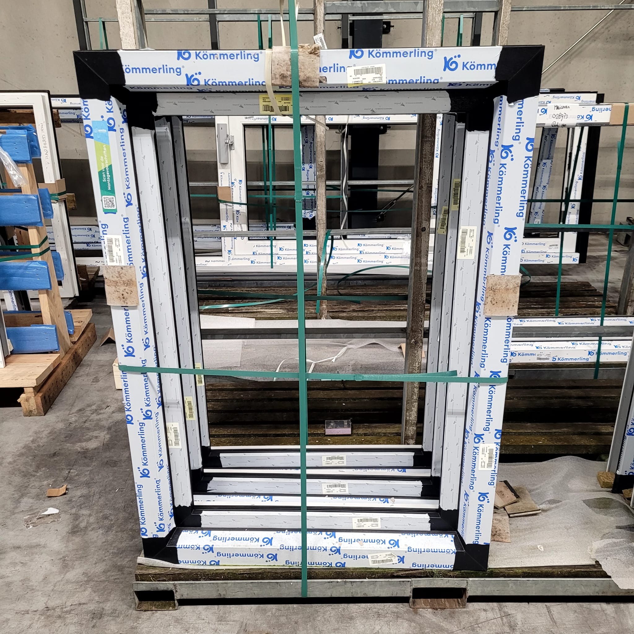 Kunststof Draaivalraam, ±RAL 7021, 744x1124mm (DIN Rechts)